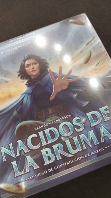 Llega el #juegosdemesa de #nacidosdelabruma de #brandonsanderson 
Un juego de construcción de mazos de 1 a 4 jugadores que hará las delicias de todos los amantes del universo creado por el autor