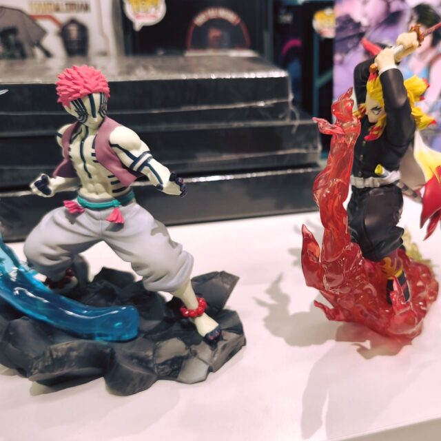 Revive con figuras una de las grandes batallas del mundo #anime y #manga con las figuras de #rengoku y #akaza de Kimetsu no Yaiba, 

Pasate por nuestra tienda en Guillem de Castro 53 o por nuestra web cartooncorp.es