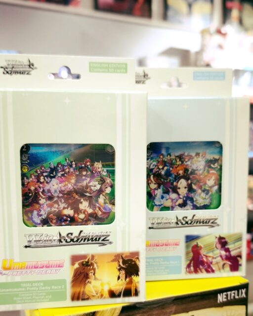 ¡Ya están aquí las nuevas barajas de Uma Musume! Si eres fan, no puedes perderte esta carrera. 
Amplía tu colección de cartas y vive toda la emoción de este fantástico juego. ¡Te esperamos!
Pasate por nuestra tienda en Guillem de castro 53 o por nuestra web

👉 https://cartooncorp.es/jolisearch?s=uma+musume