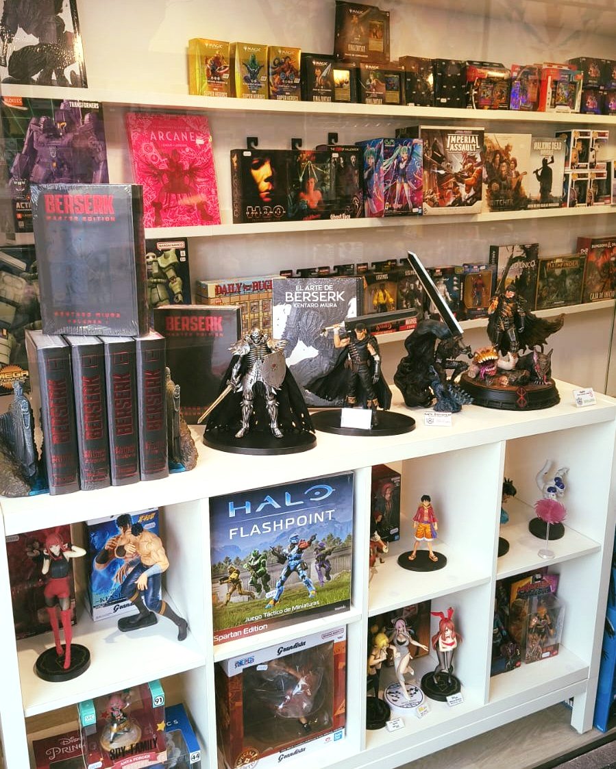 Por la salida de la MASTER EDITION del #manga #BERSERK hemos pensado hacerle un pequeño gran altar en nuestro escaparate 

¿Tú ya la tienes?

Pasate por la tuya por la tienda en Guillem de Castro 53 o por nuestra web para que te lo enviemos cartooncorp.net
