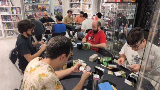 Comenzamos con la presentación de Magic the Gathering de El Hobbit muchas gracias por hacernos disfrutar de una presentacion en tan buena compañia  y ser tan majos