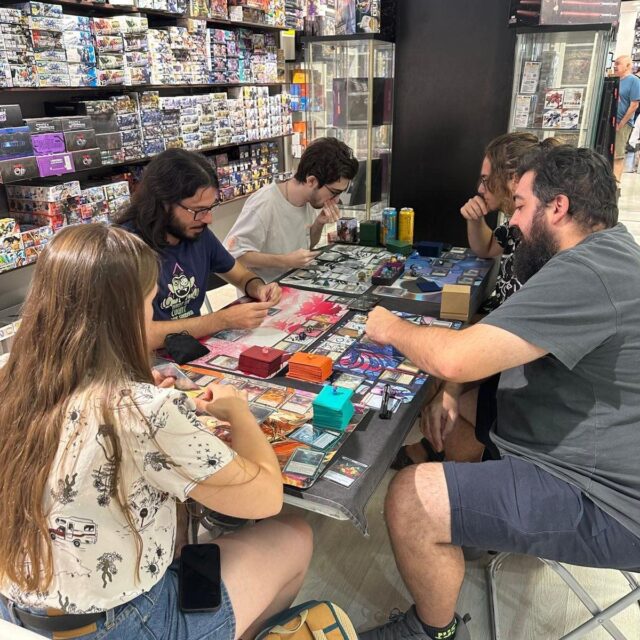 Otra semanita disfrutando de los torneos de commander de Magic the Gathering
Pásate y disfruta jugando 

👉 https://cartooncorp.net/busqueda?controller=search&s=torneo+trc
