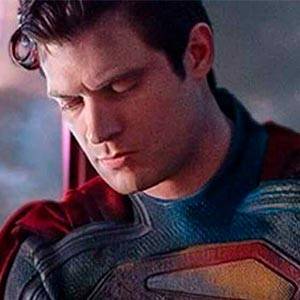 Nueva fotografía del traje de superman de James Gunn